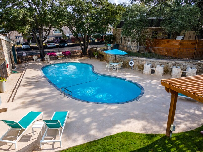 Meadows in Universal City, TX - Foto de edificio - Building Photo