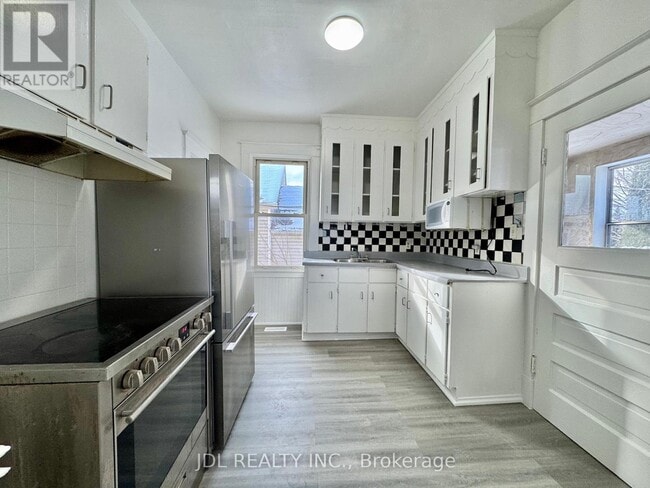 6269 Ash St in Niagara Falls, ON - Building Photo - Building Photo