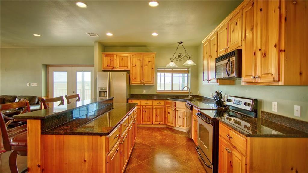 1505 Co Rd 469 in Thrall, TX - Building Photo