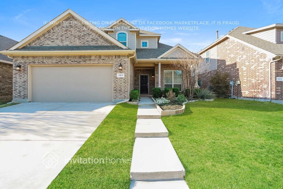 121 Gannet Trl in Argyle, TX - Building Photo