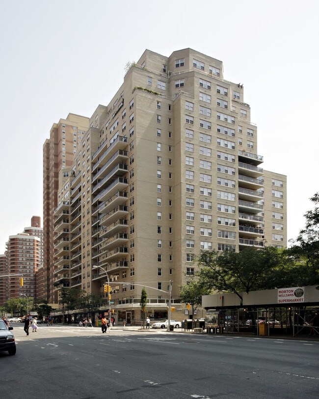 New York Towers in New York, NY - Foto de edificio - Building Photo