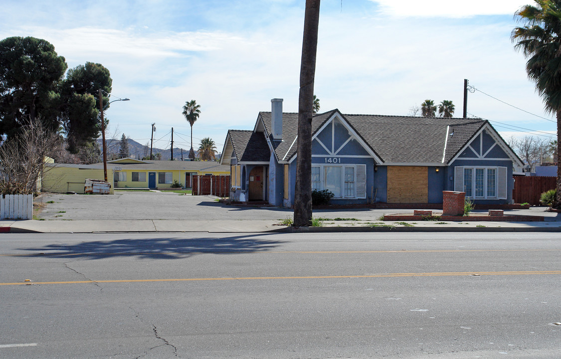 1401 E Florida Ave in Hemet, CA - Foto de edificio