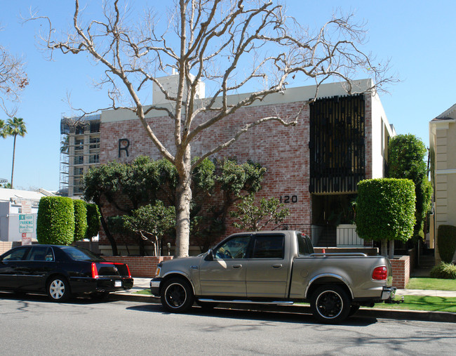 120 S Canon Dr in Beverly Hills, CA - Building Photo - Building Photo