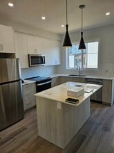330 Ambleton St NW in Calgary, AB - Building Photo - Building Photo
