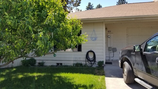 853 SE Stratford Ct in Bend, OR - Building Photo - Building Photo