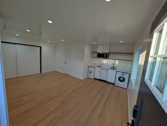 property at 218 W Tiller Ave