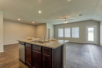 13959 Leigh Lake Ln in Shenandoah, TX - Building Photo - Building Photo