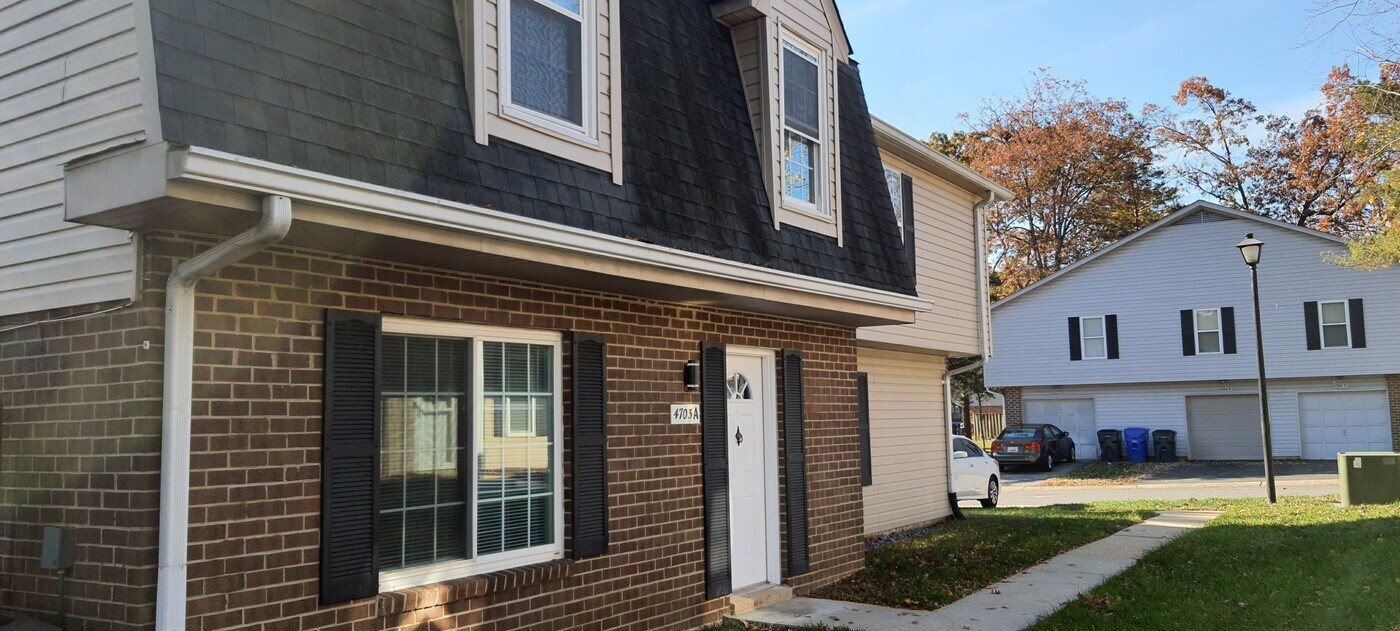 4703 Rookewood Plz, Unit A in Waldorf, MD - Building Photo