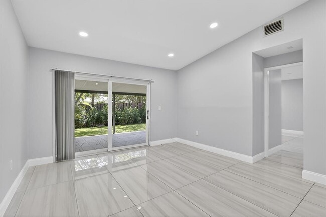 4404 Treasure Cove Dr in Fort Lauderdale, FL - Building Photo - Building Photo