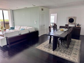 77 Crandon Blvd in Key Biscayne, FL - Building Photo - Building Photo