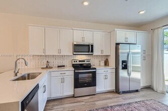 117 SW 170th Ave in Pembroke Pines, FL - Building Photo - Building Photo