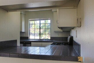 1794 E Pointe Ave in Carlsbad, CA - Building Photo - Building Photo