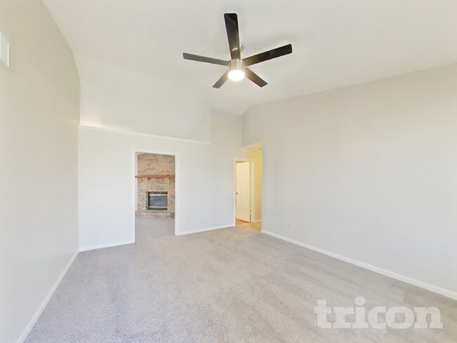 1690 Fountain Lk Dr E in Shelbyville, IN - Building Photo - Building Photo