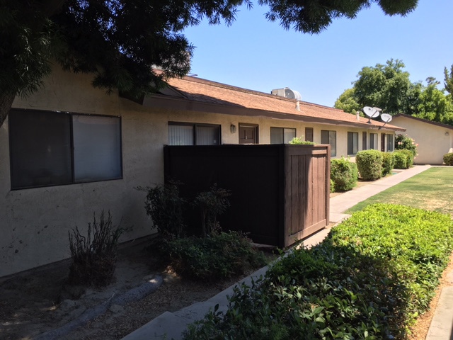 7000-7008 Ming Ave in Bakersfield, CA - Building Photo