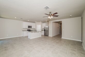 38899 Harlow Rose Dr in Zephyrhills, FL - Foto de edificio - Building Photo