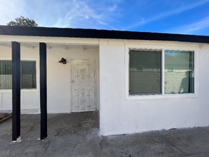 924 W Chestnut Ave in Santa Ana, CA - Building Photo - Building Photo