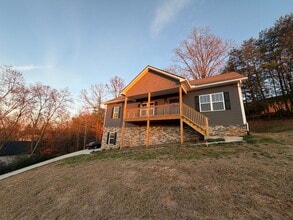 955 Oakwood Estates Dr in Lenoir City, TN - Building Photo - Building Photo