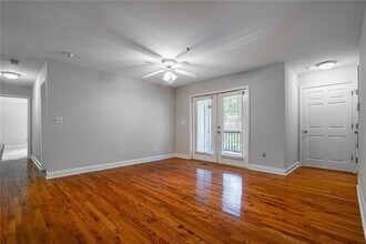 402 Madison Ln S E in Smyrna, GA - Building Photo - Building Photo