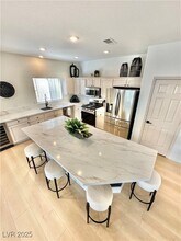 10195 Queensbury Ave in Las Vegas, NV - Building Photo - Building Photo