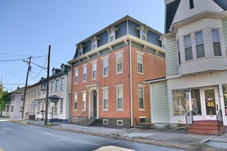 50 E Main St-Unit -Apt 4 in Mechanicsburg, PA - Building Photo - Building Photo