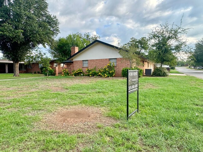 42 Clare Dr in San Angelo, TX - Building Photo - Building Photo