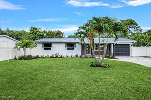 975 22nd Ave N in Naples, FL - Building Photo