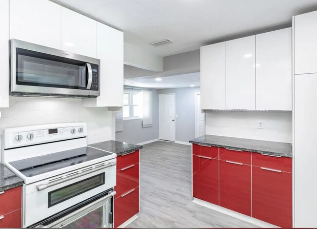 4717 W Leila Ave in Tampa, FL - Building Photo - Building Photo