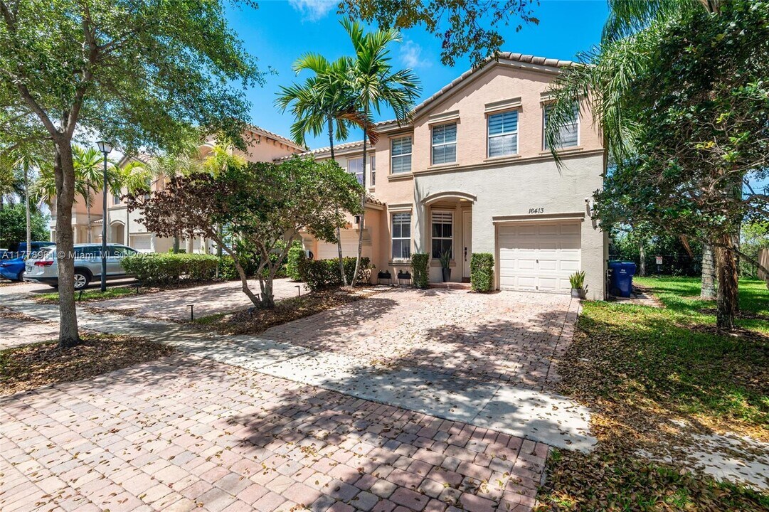 16413 SW 47th Ct in Miramar, FL - Building Photo