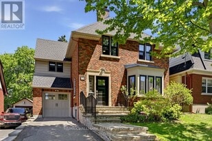 379 Hamilton Ave S in Ottawa, ON - Building Photo