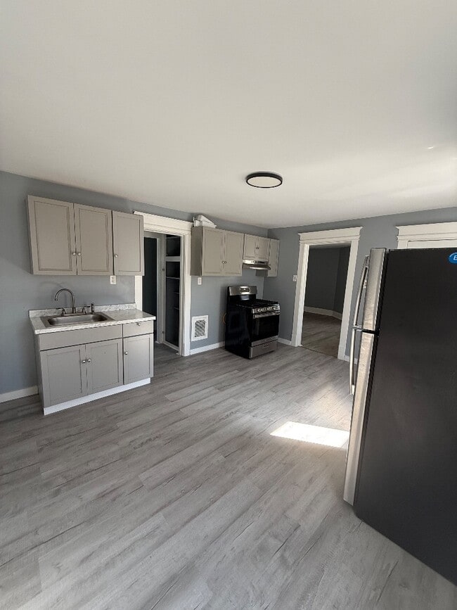 912 Saratoga St in Utica, NY - Building Photo - Building Photo