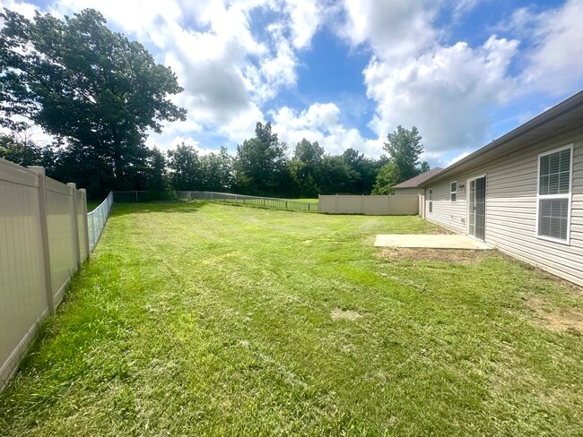 285 Brookstone Dr in Holts Summit, MO - Building Photo - Building Photo