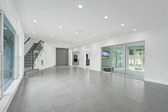 6700 E Tropical Way in Plantation, FL - Building Photo - Building Photo