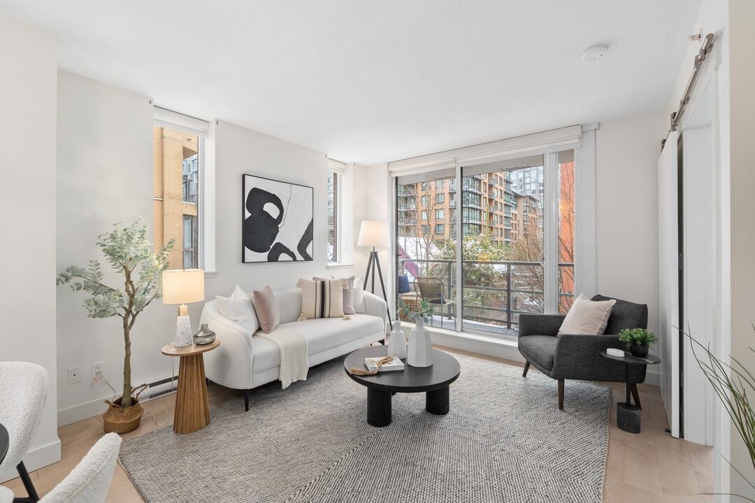 1133 Homer St in Vancouver, BC - Building Photo