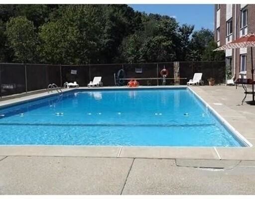 215 Winter St, Unit Unit 5B in Weymouth, MA - Building Photo