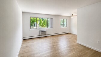 4465 MacArthur Blvd NW, Unit 106 in Washington, DC - Building Photo