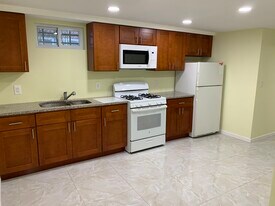6915 171st St, Unit Basement, 1 Bedroom in Fresh Meadows, NY - Building Photo