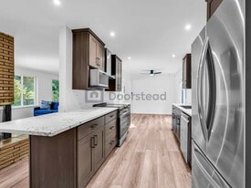 3533 NE 17th Pl in Renton, WA - Building Photo