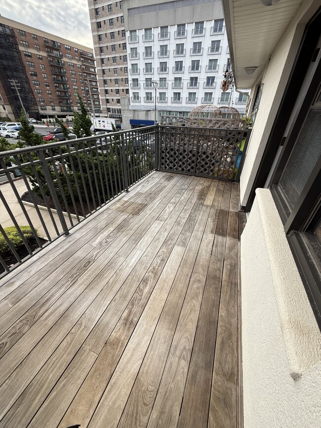 65 W Broadway, Unit 2B in Long Beach, NY - Building Photo - Building Photo