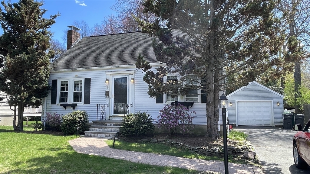 148 Oak St in Needham, MA - Building Photo