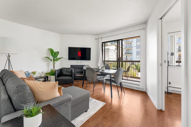 1405 Haro St in Vancouver, BC - Building Photo - Building Photo