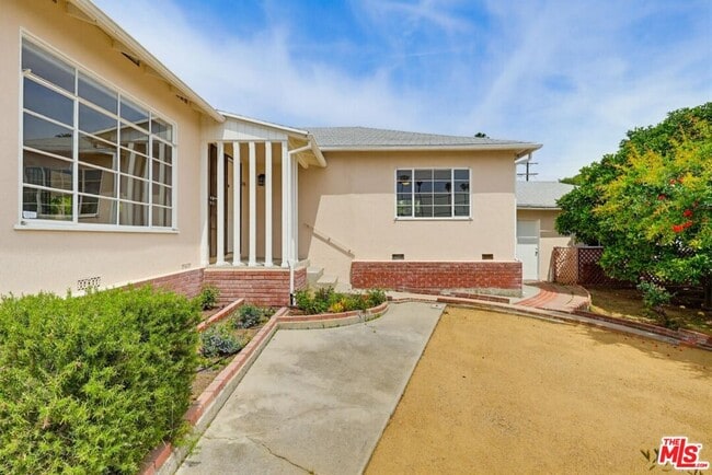 property at 2919 Maxwell St