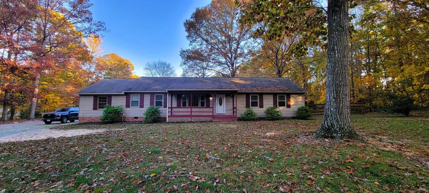 1615 Otterdale Rd in Midlothian, VA - Building Photo