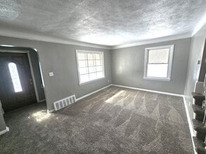 18413 Lewis Dr in Maple Heights, OH - Building Photo - Building Photo