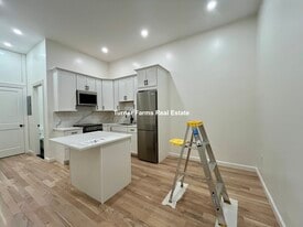 464 Beacon St, Unit 2F in Boston, MA - Building Photo
