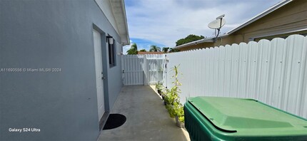 12900 SW 21st St in Miami, FL - Building Photo - Building Photo