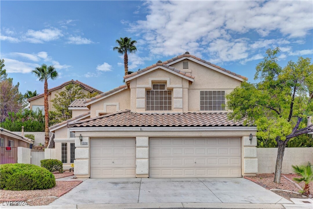 2229 Starline Meadow Pl in Las Vegas, NV - Foto de edificio