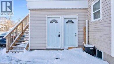 356 Wellington St in Brantford, ON - Building Photo - Building Photo