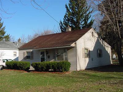 313 E North St in Albion, MI - Building Photo