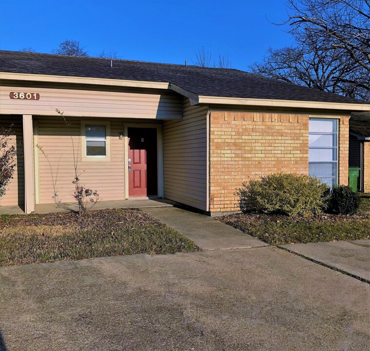3601 Choctaw St in Bryan, TX - Foto de edificio