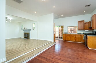 5617 Katherine Ave in Van Nuys, CA - Foto de edificio - Building Photo